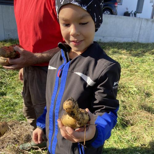 Kinder im Garten