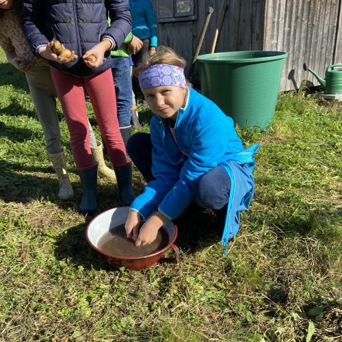 Kinder im Garten