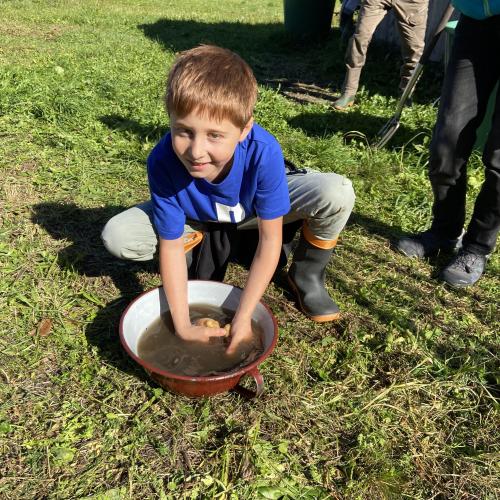 Kinder im Garten