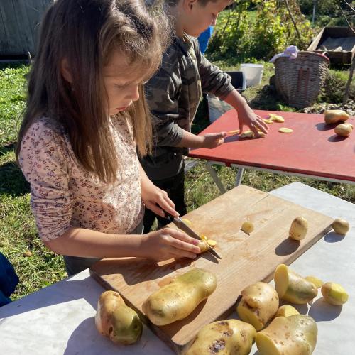 Kinder im Garten