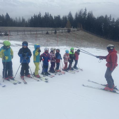 Kinder Ski fahren