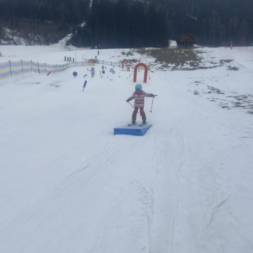 Kinder Ski fahren