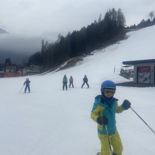 Kinder Ski fahren