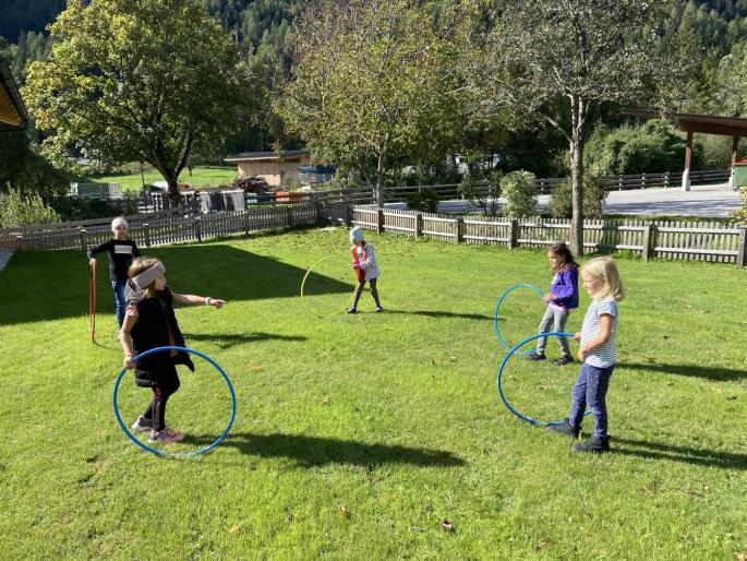Kinder spielen