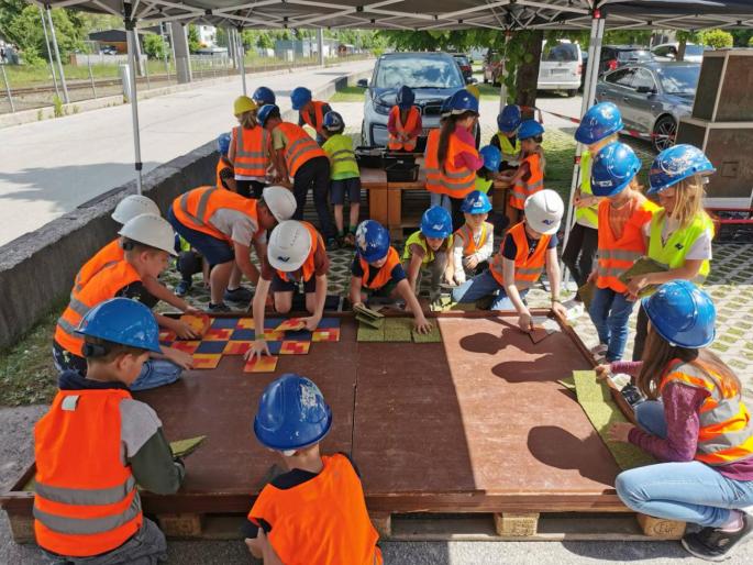 Kinder Baustelle
