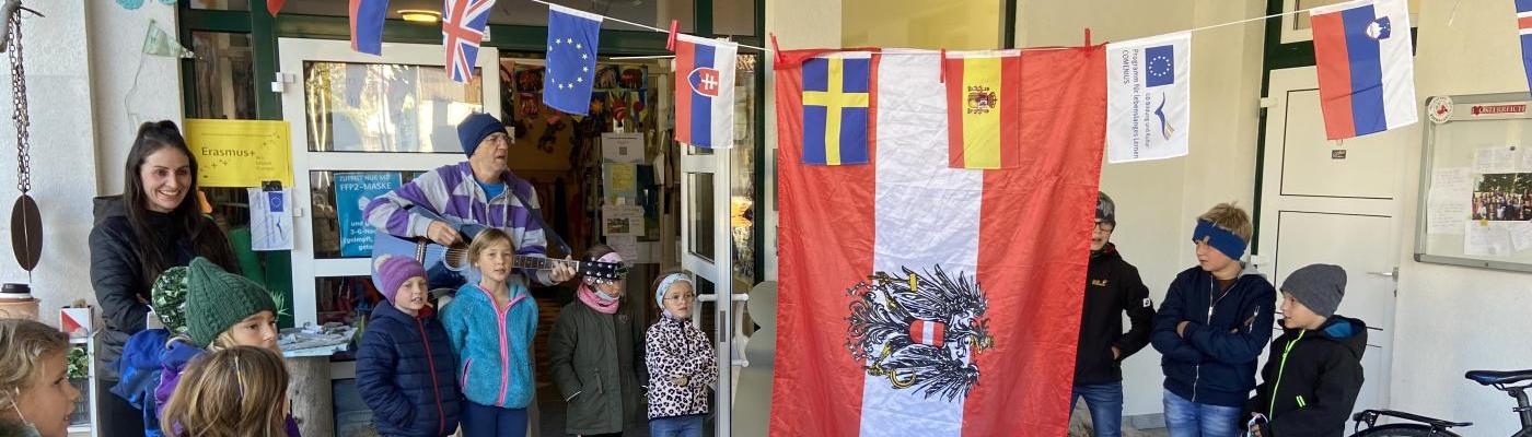 Kinder mit Österreich Flagge