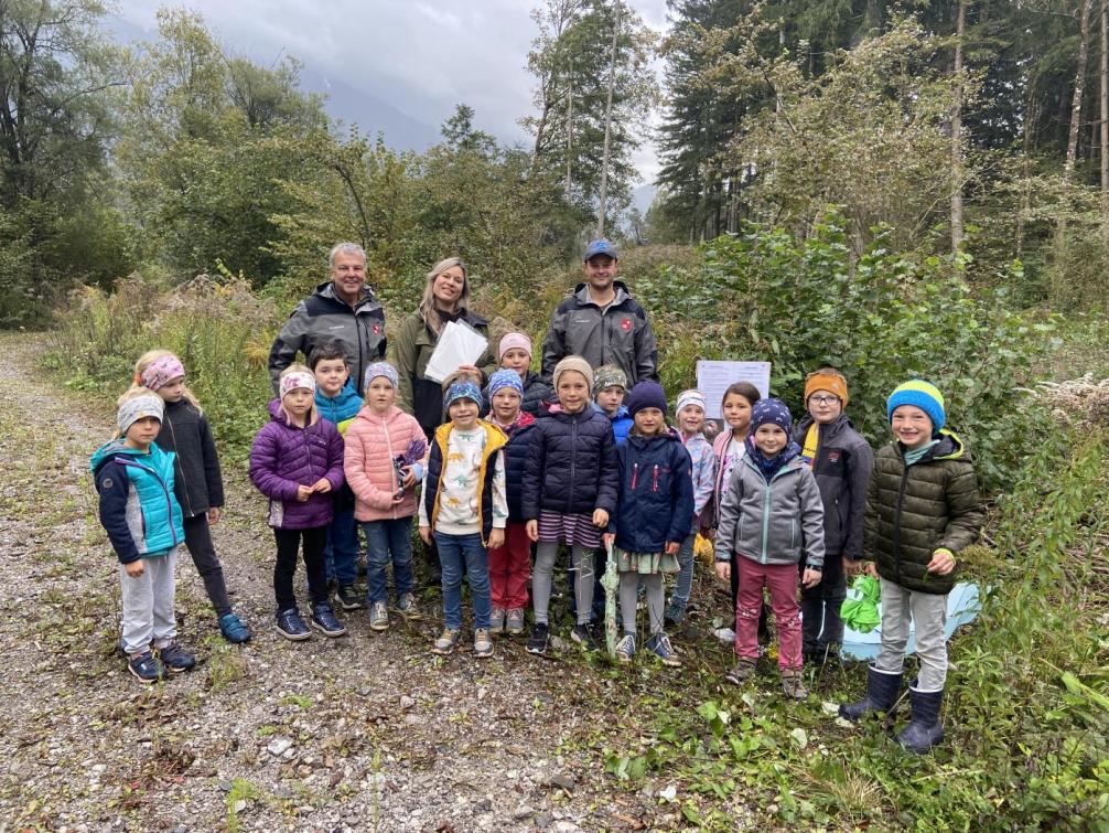 Kinder mit Förster