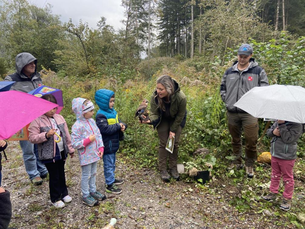 Kinder mit Förster