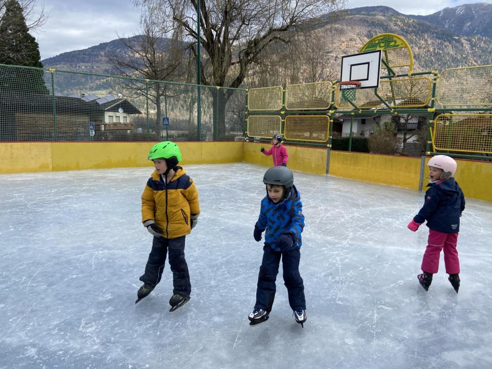 Kinder Eislaufen