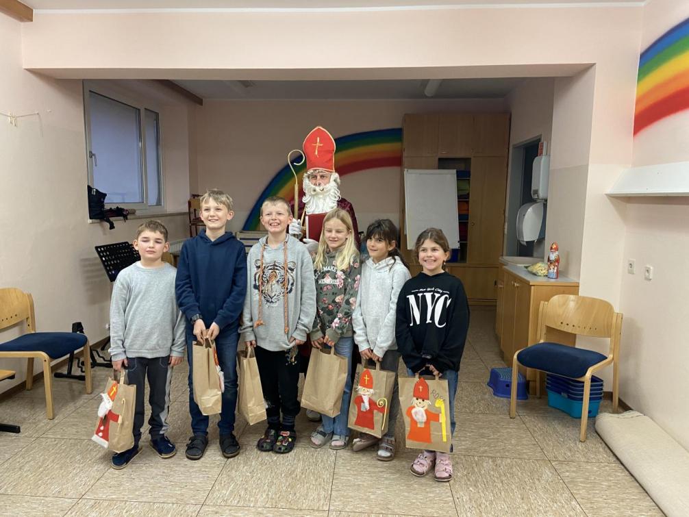 Kinder und Nikolaus