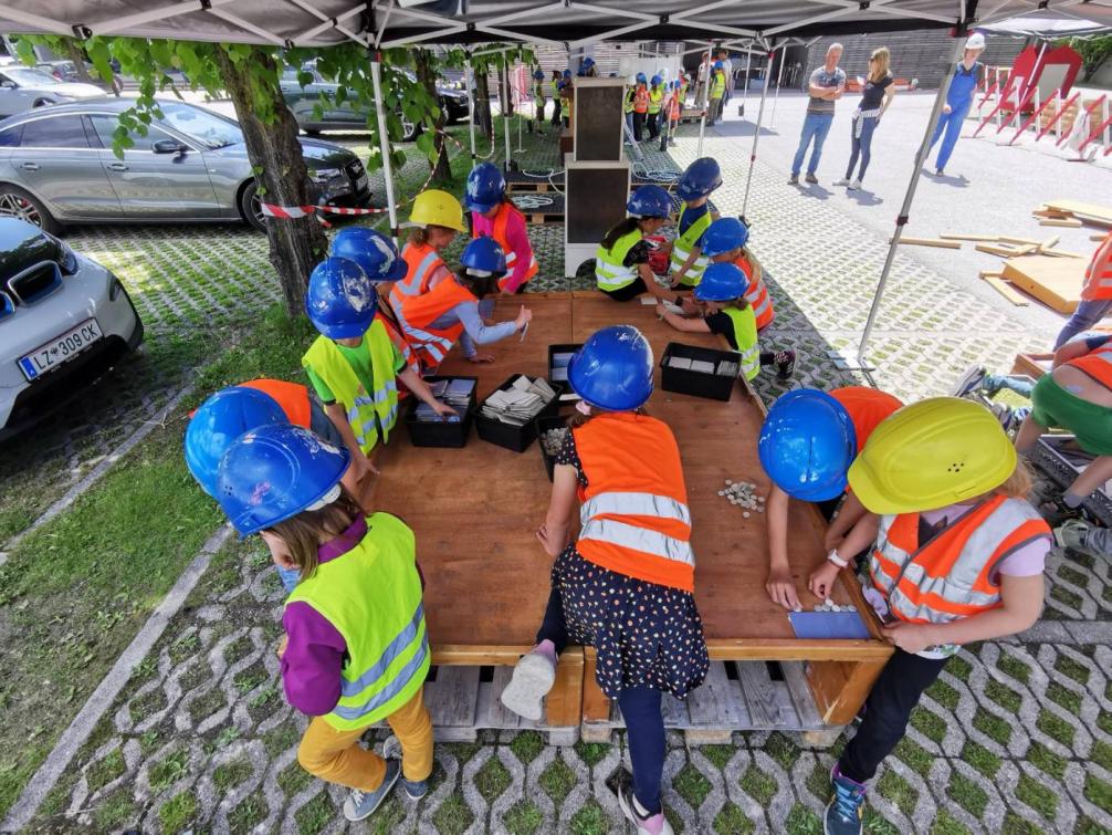 Kinder Baustelle