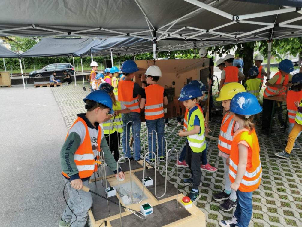 Kinder Baustelle
