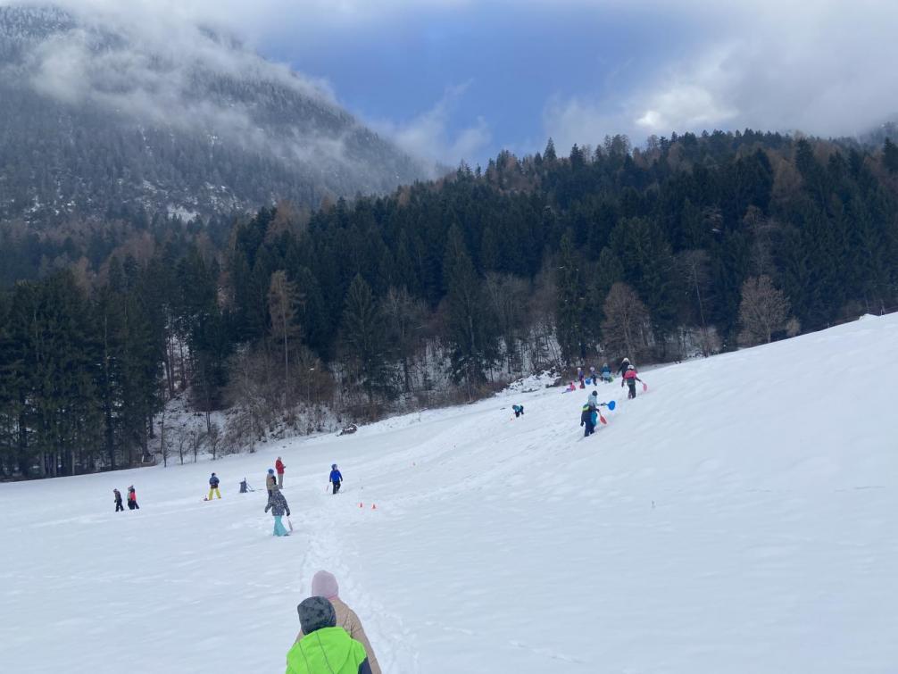 Schüler im Schnee
