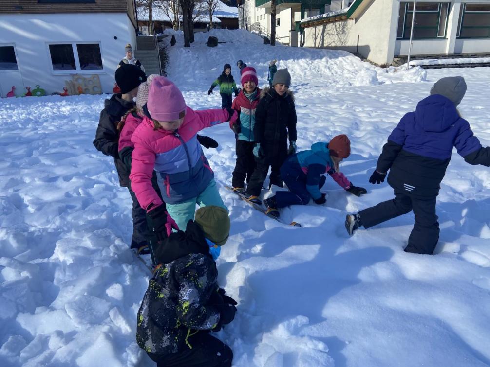 Schüler im Schnee