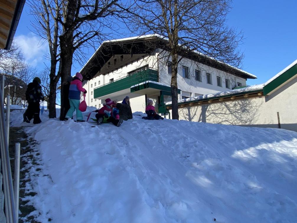 Schüler im Schnee