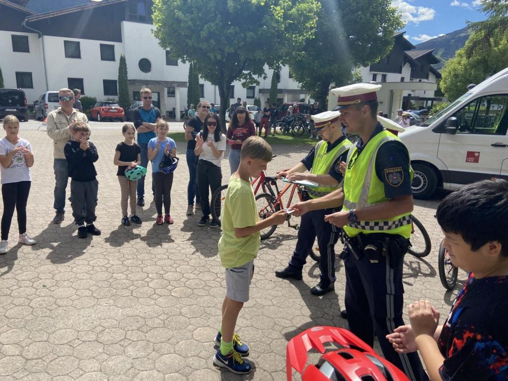 Kinder bei Radfahrführerschein