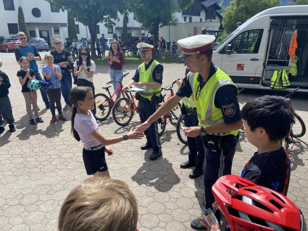 Kinder bei Radfahrführerschein