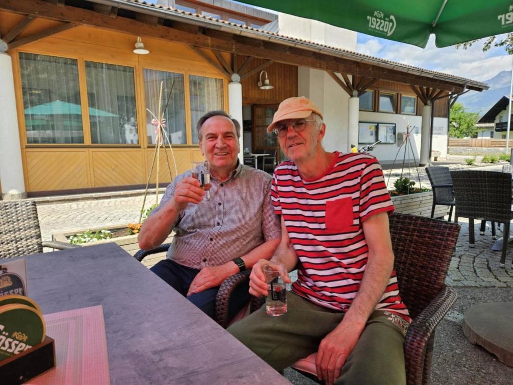 Männer im Gasthaus