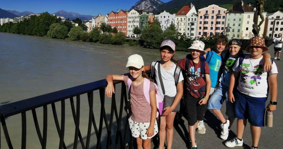 Kinder auf Innbrücke